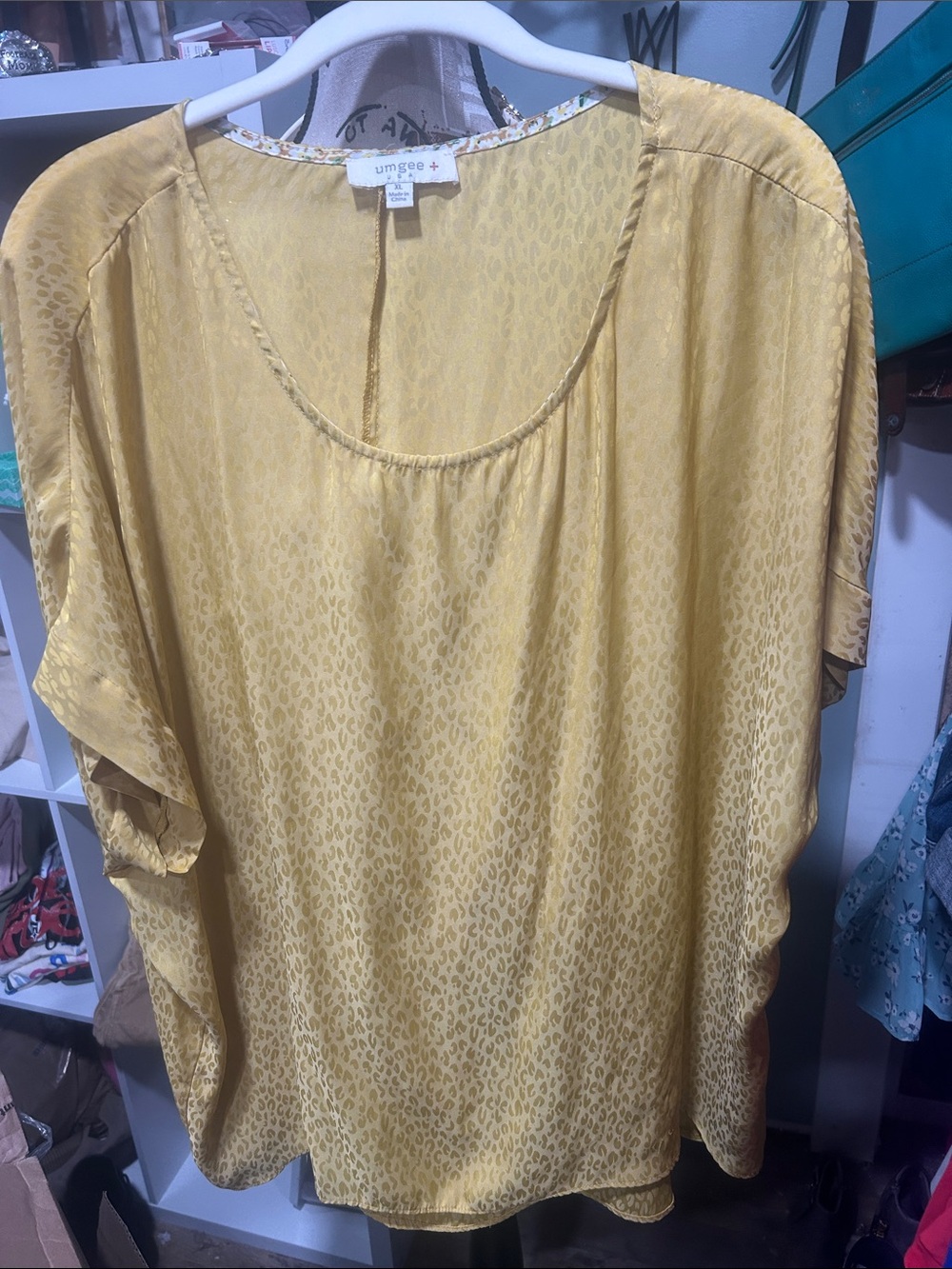 Umgee Yellow Satin Leopard Print Short Sleeve Blouse 100% Poly PTP 30” F 21”